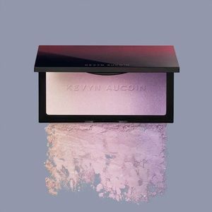 NWOB👩‍🎤Neo-Limelight “Ibiza” Highlighter